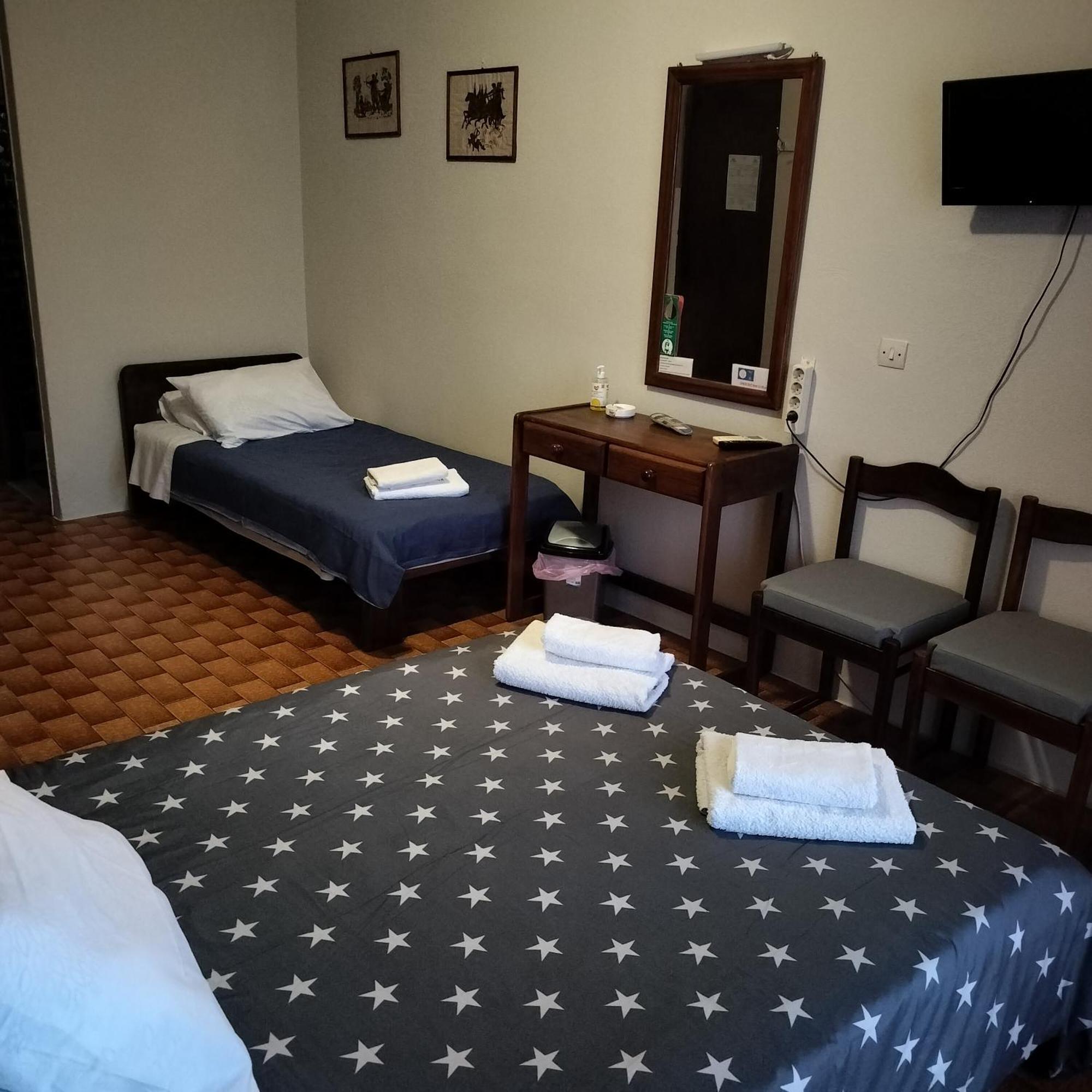 Bissias Guest House Galatás Bagian luar foto