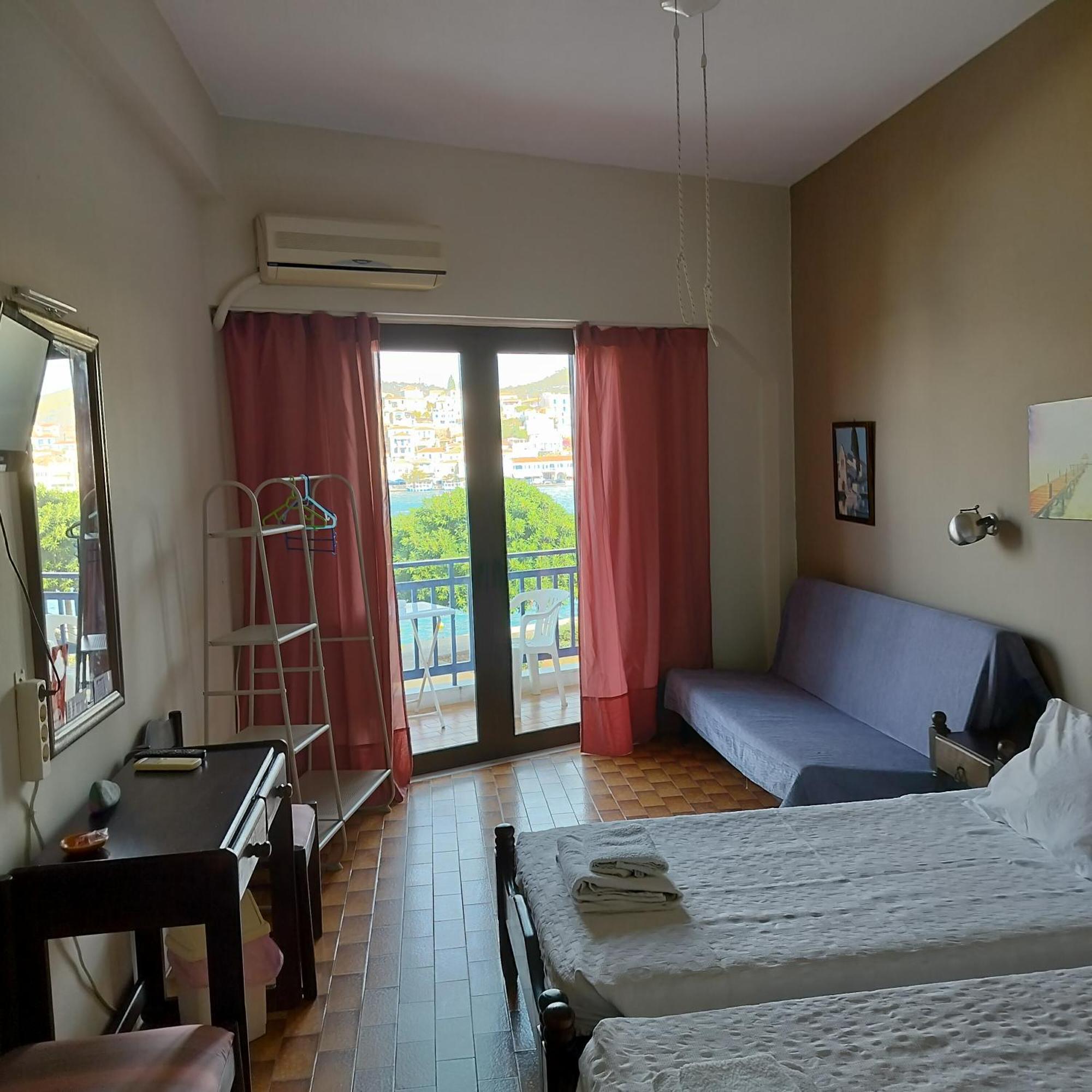 Bissias Guest House Galatás Bagian luar foto