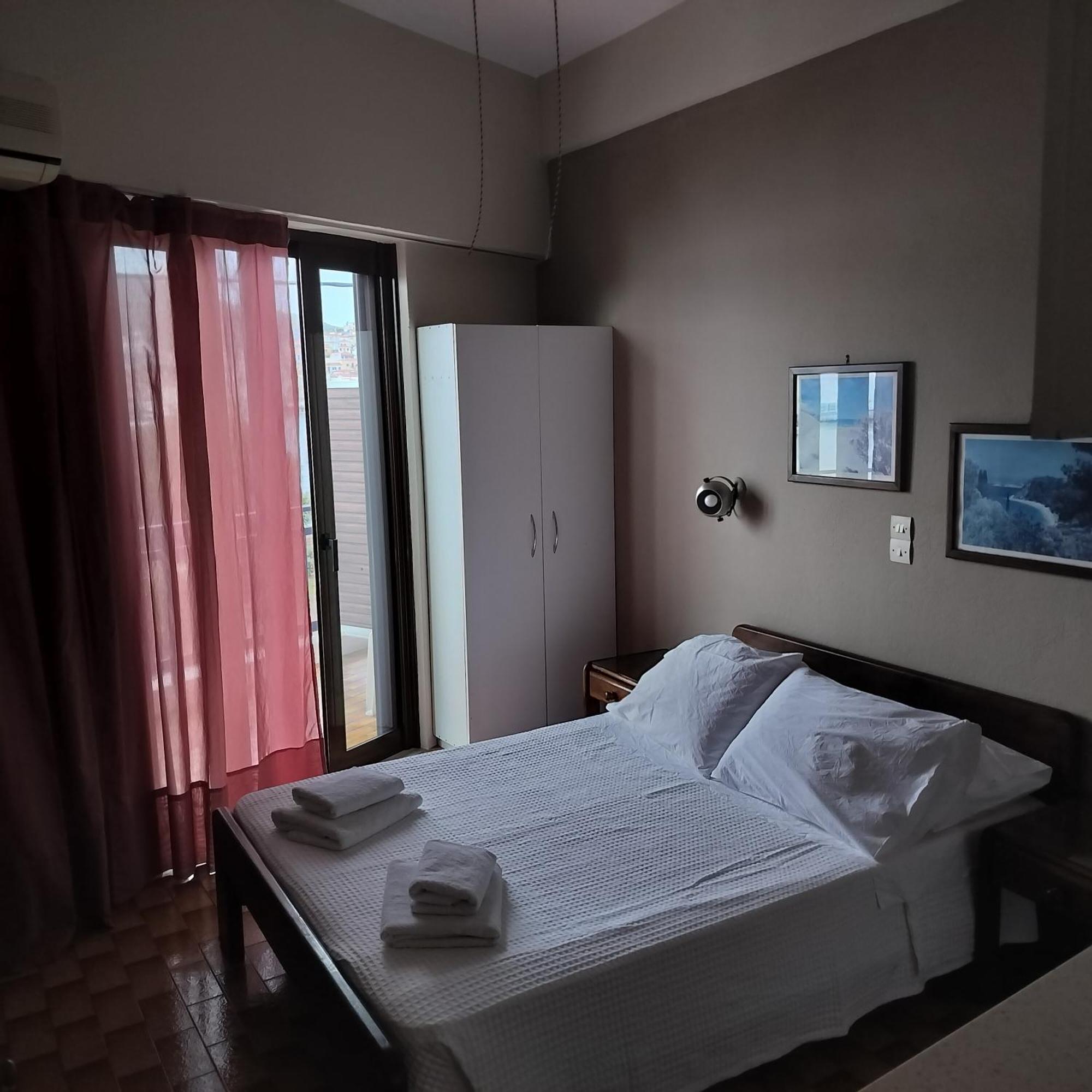 Bissias Guest House Galatás Bagian luar foto