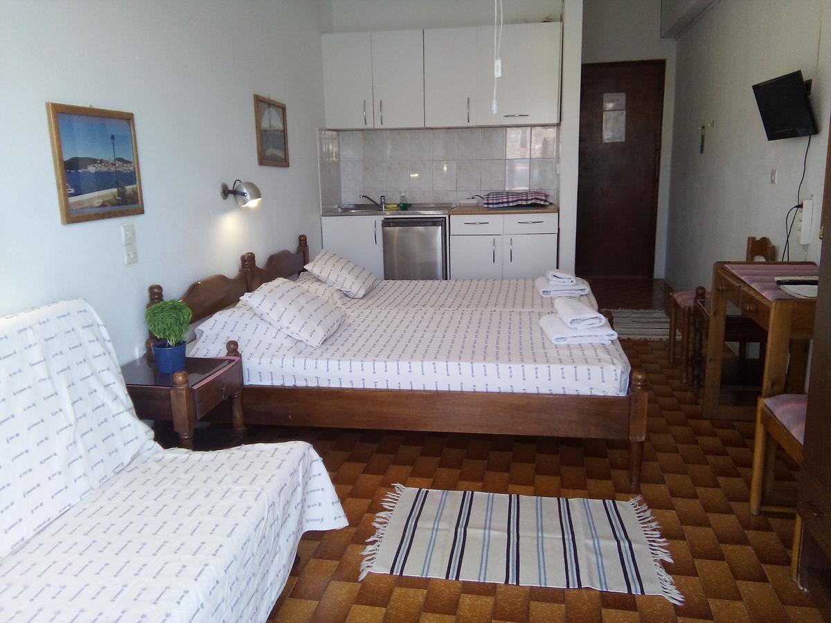 Bissias Guest House Galatás Bagian luar foto