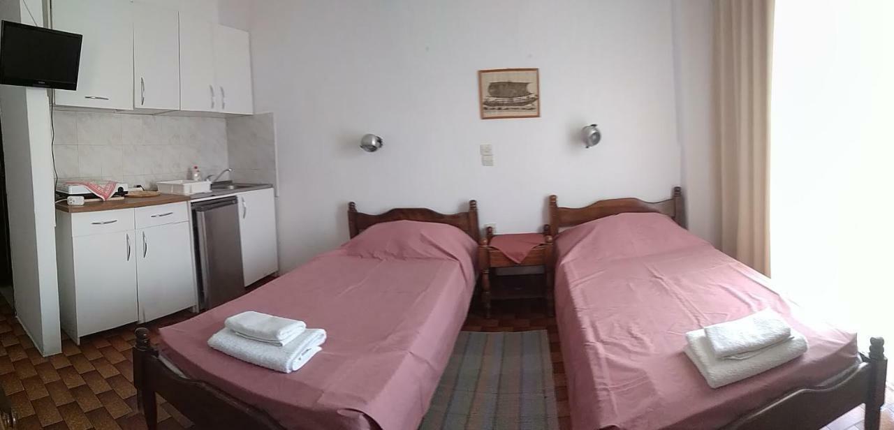 Bissias Guest House Galatás Bagian luar foto